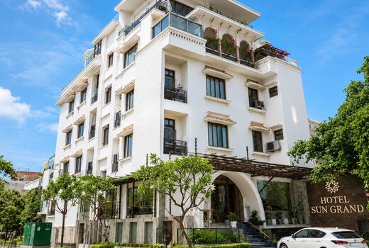 Hotel Sun Grand (100 meters away from Taj Mahal)