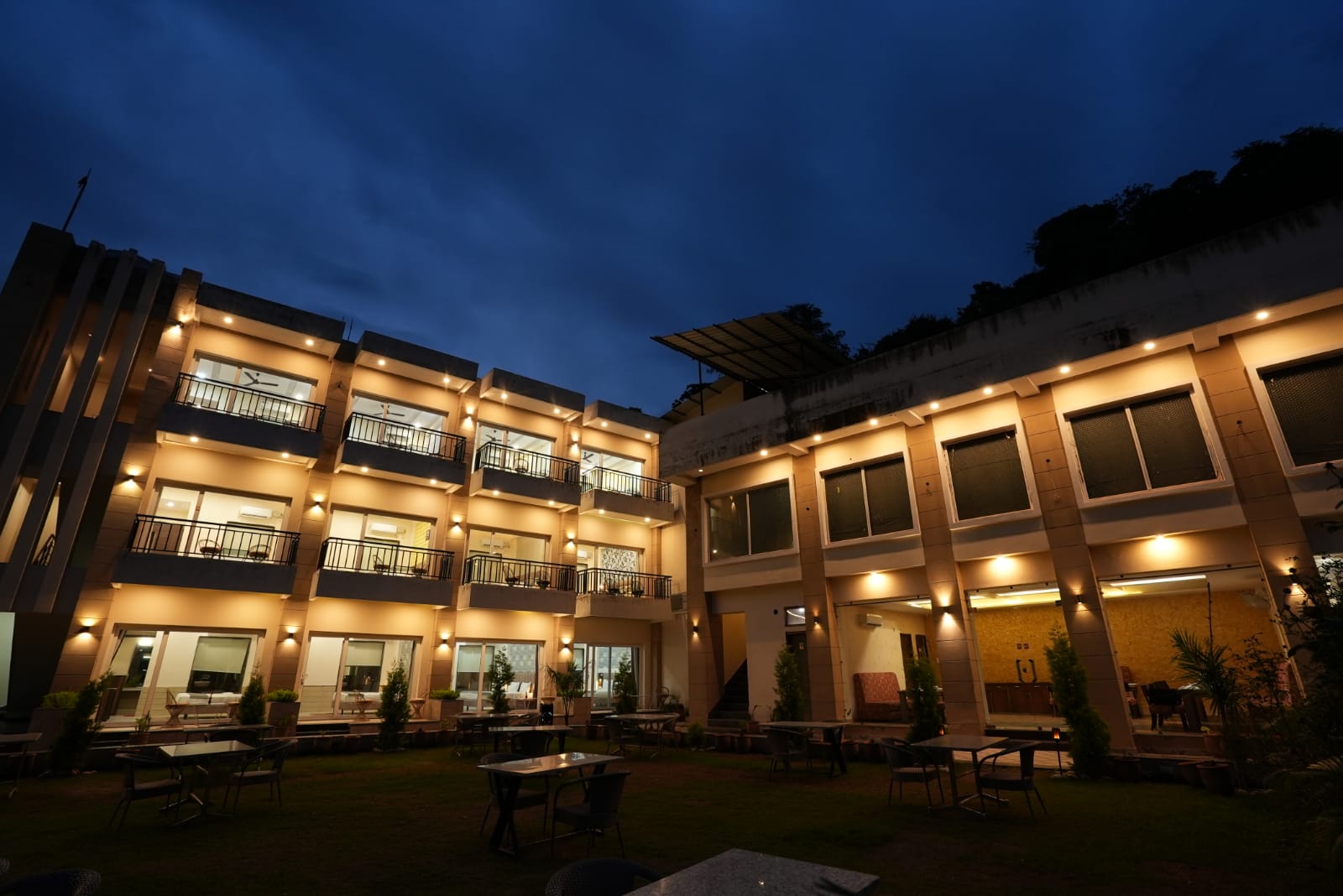 Royal Suites Chakki Mor