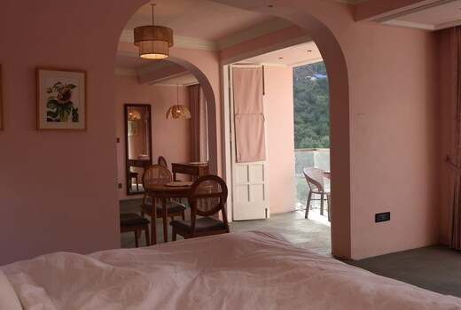 Ahsaas Mountain View Studio Apartment