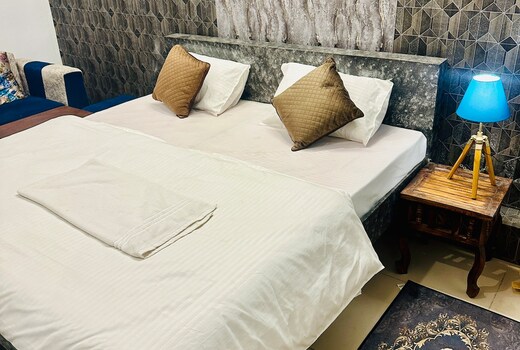 Hotel White Hills Residency