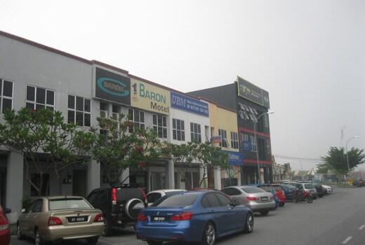 1 Baron Motel