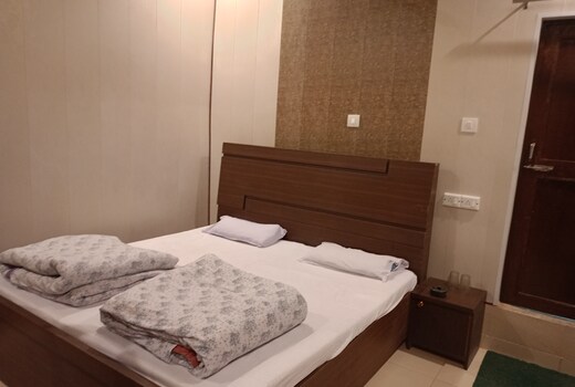 Anushri Lodge And Restaurants