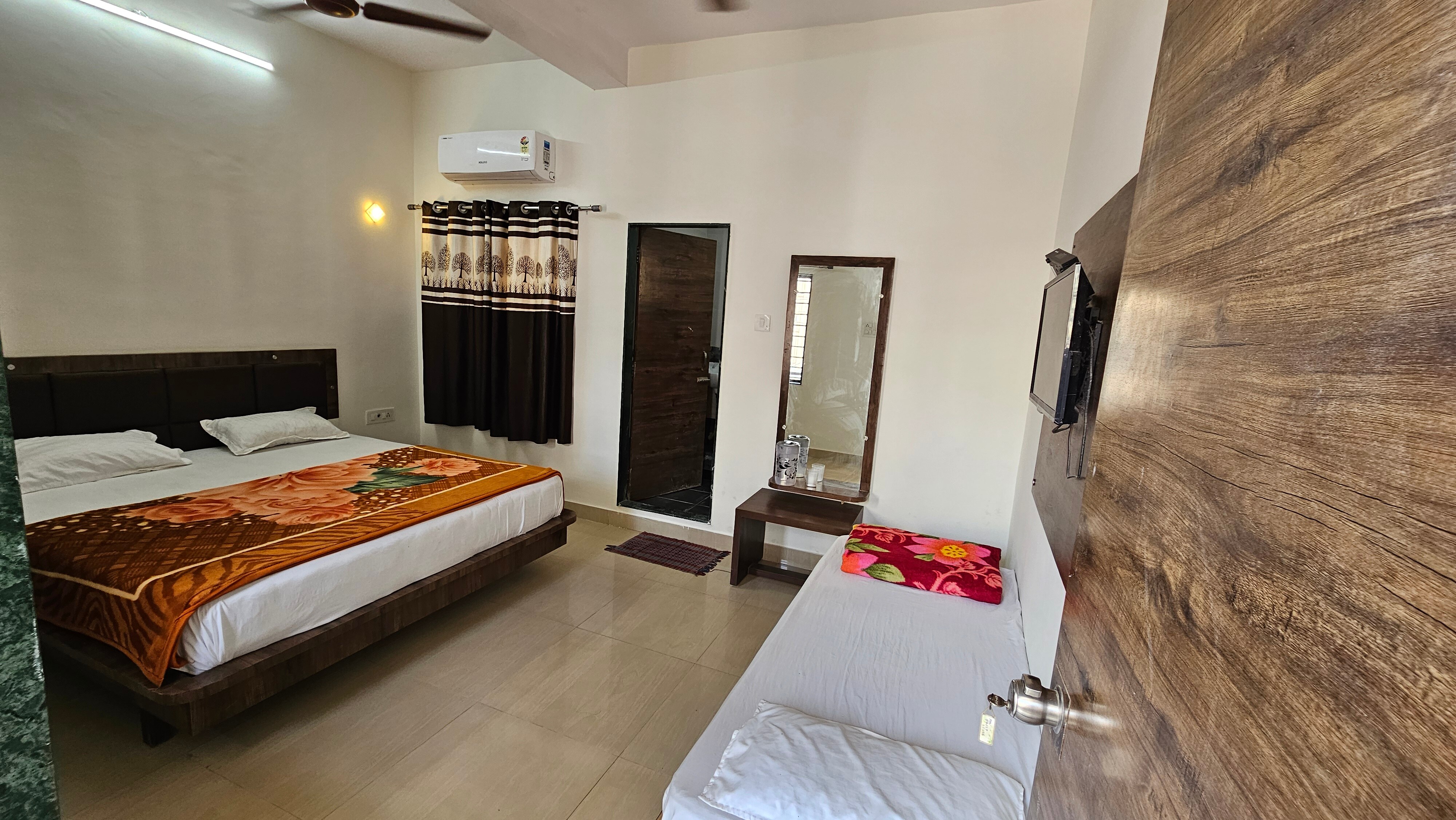 Hotel Lunai Sadan