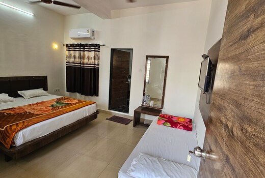 Hotel Lunai Sadan