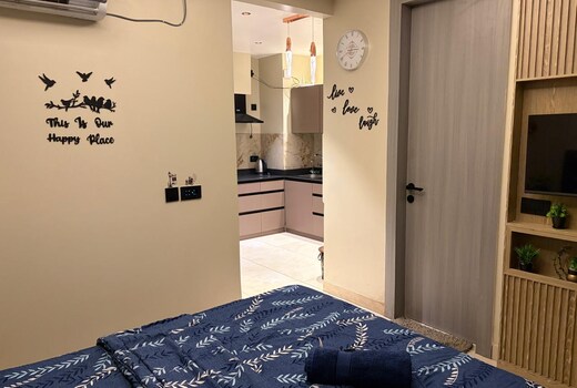 Private Cozy|Couple Friendly Studio by Aura Stays