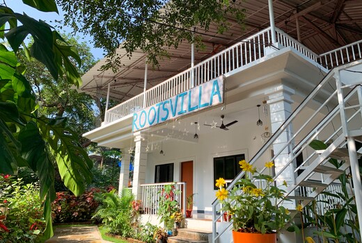 Rootsvilla Vagator- Longstays and coworking Hostel