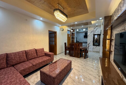Luxury 3BHK Apartment | Summer Hill Shimla | Full Kitchen & Free Parking