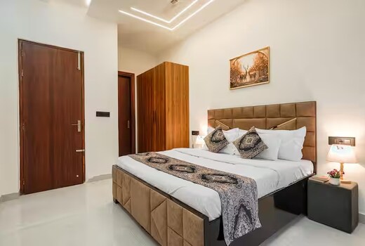 Nawab Home- Entire 6BHK Apartment