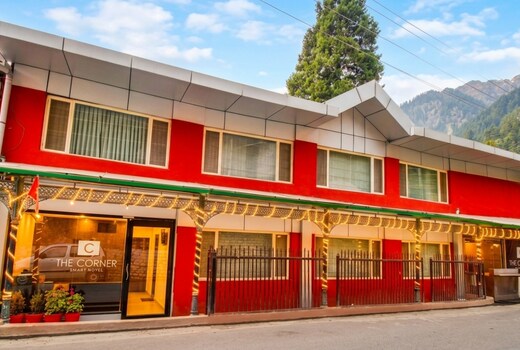 The Corner (Walkable distance from Mall Road)