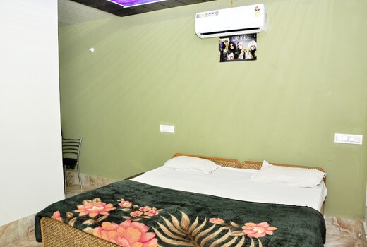 HOTEL COLOUR