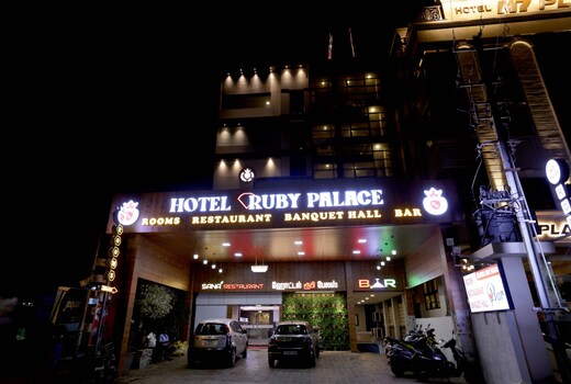 Hotel Ruby Palace