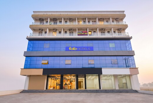 FabHotel Destiny Living