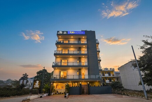 FabHotel Roost Stay
