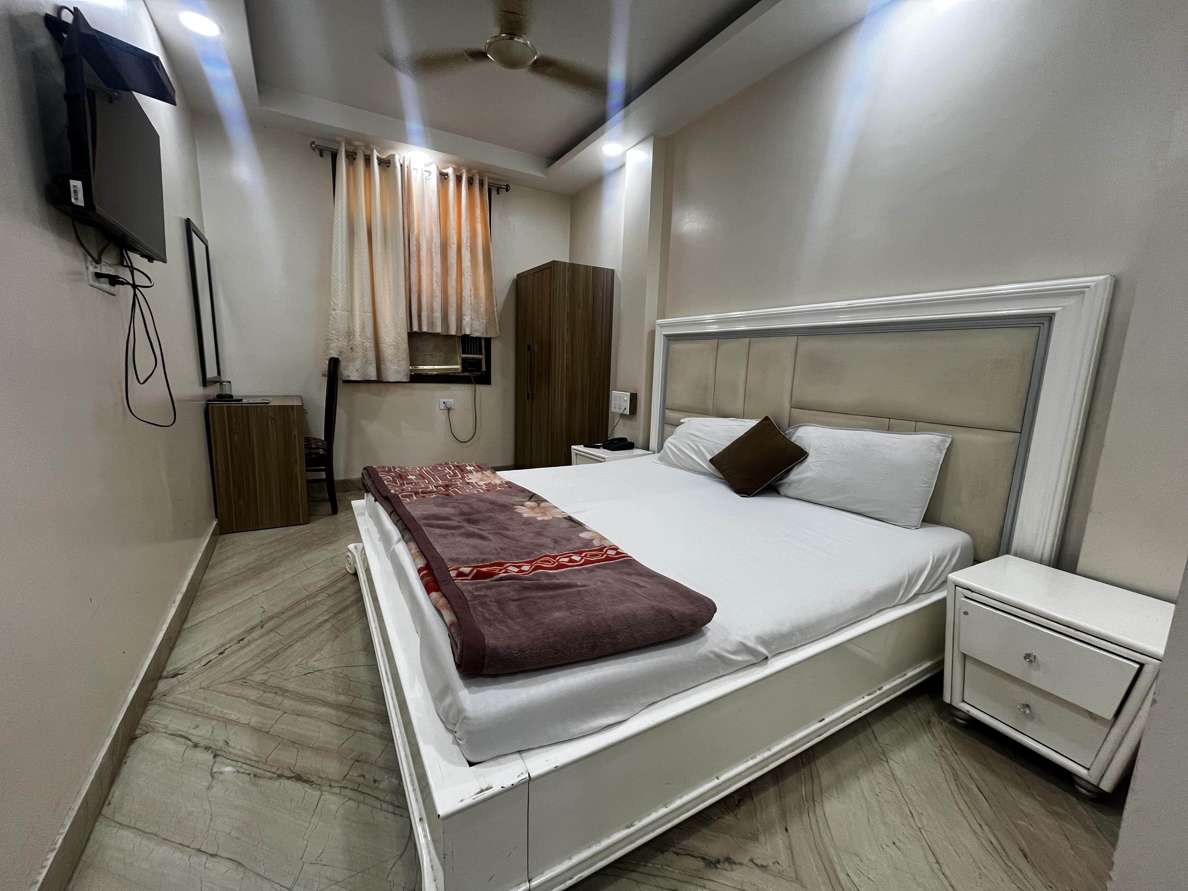 Hotel Poonam International