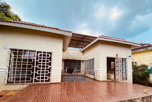 V Square Villa