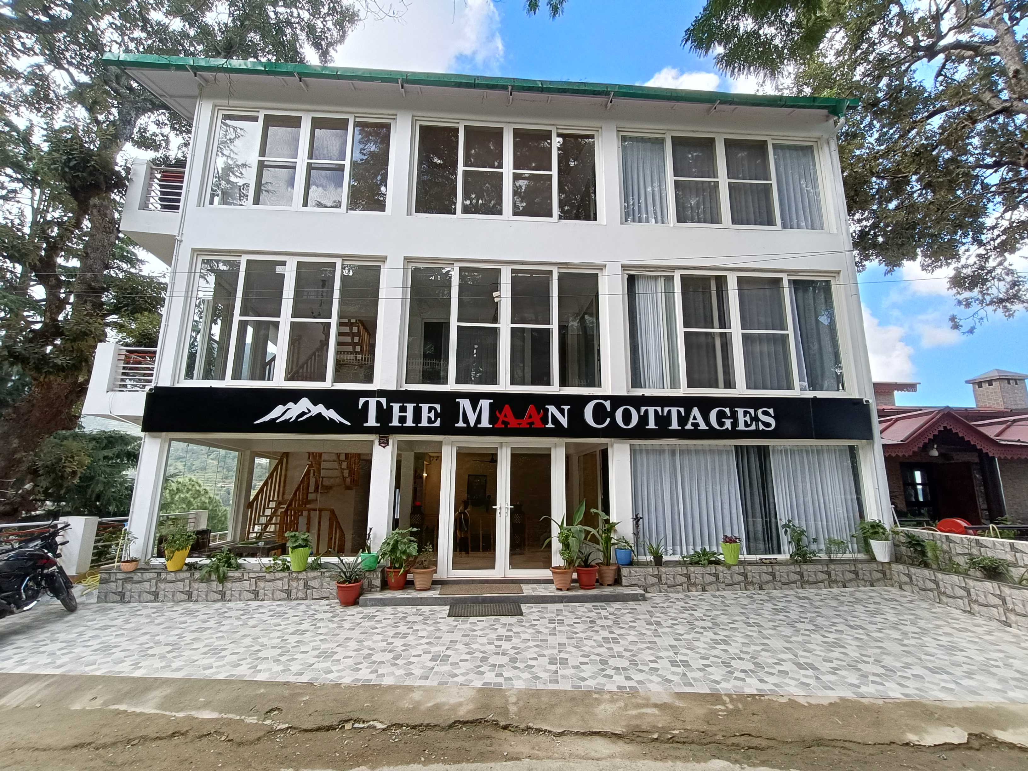 OYO 66008 Maan Cottages