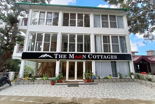 OYO 66008 Maan Cottages