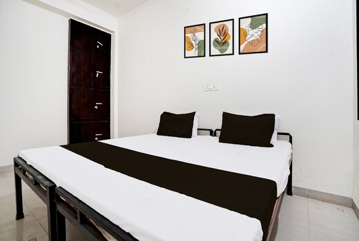 Hotel The Nikunj Grand