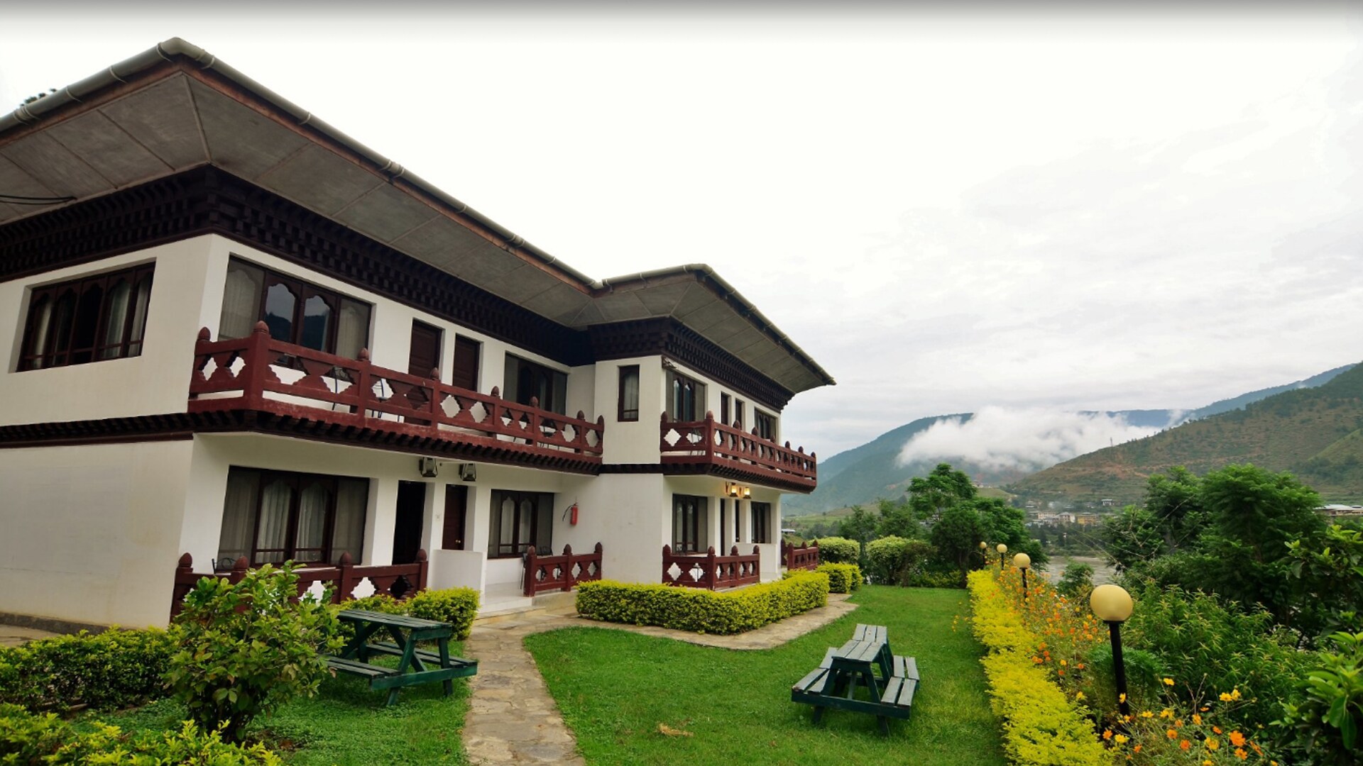 Himalayan Dragon's Nest Hotel