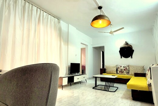 Stylish 3 BHK Apt (for Stays & Get Together)