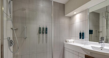 DoubleTree by Hilton Cheltenham Room Type - TWIN GUEST ROOM