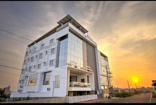 Patel Comforts Inn and Suites
