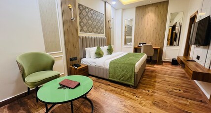 RED LEAF HOTELS Room Type - Executive Room