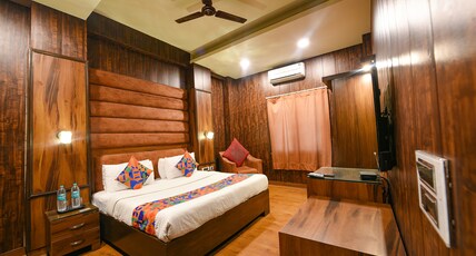 FabHotel Bharat Continental - Nr. Patel Nagar Metro Room Type - Premium Room