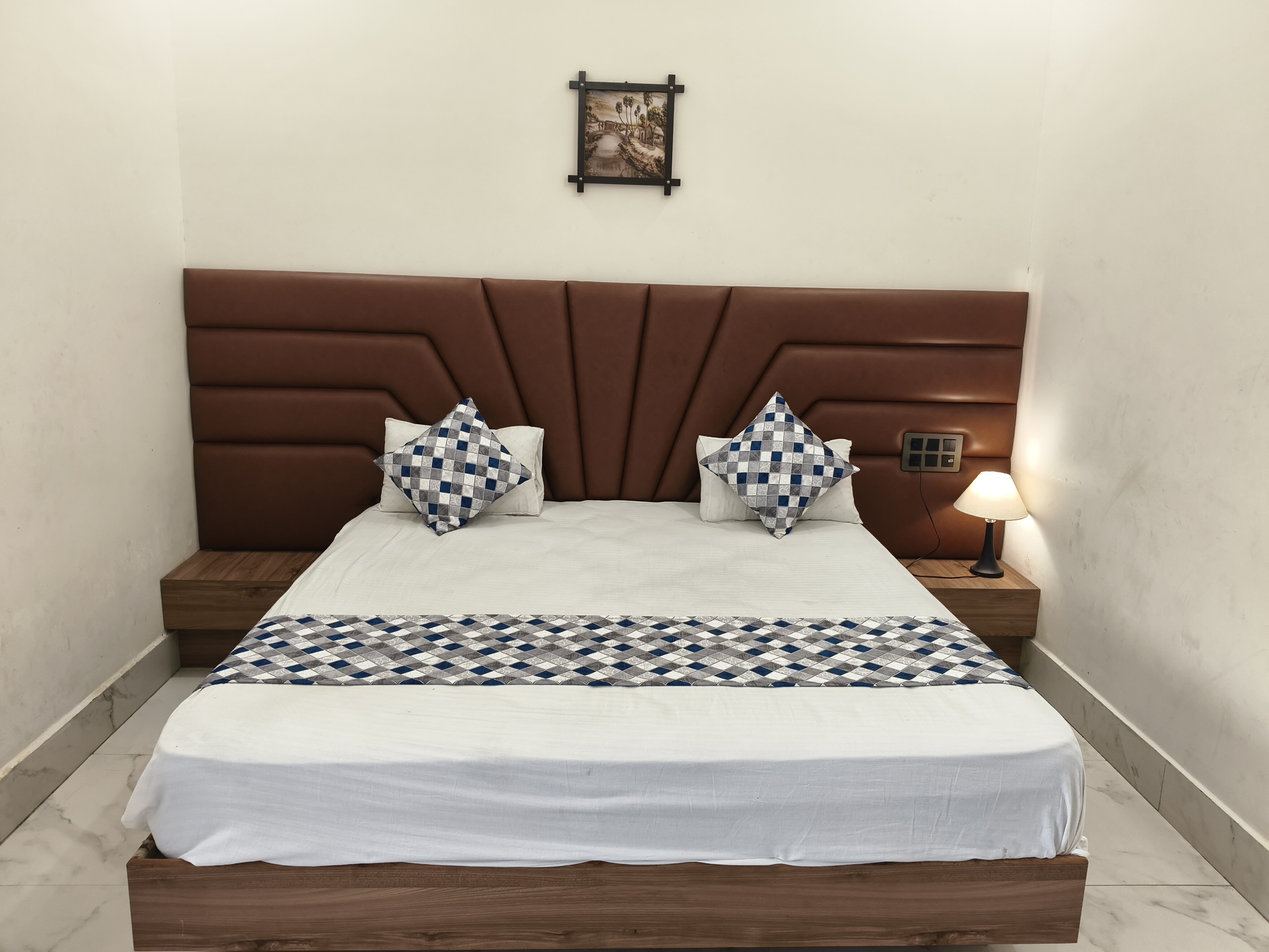 Hotel Modi Palace, Chanderi MP - Tap to explore photos