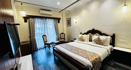 Quality Inn by Lawrence Room Type - Premium Rooms with Private Balcony