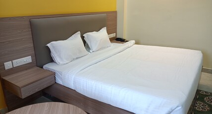 ROYAL BEACH INN Room Type - Deluxe room