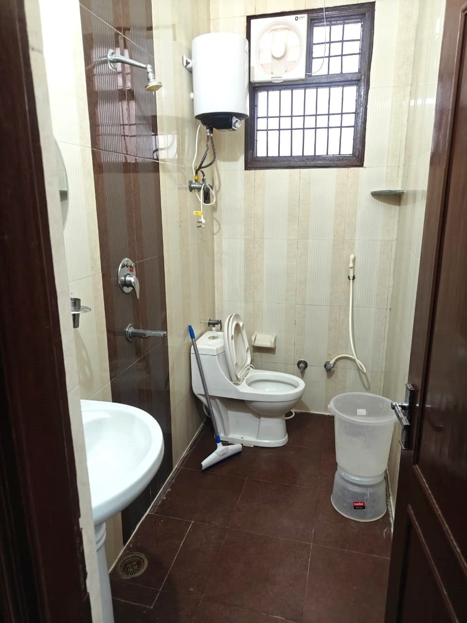 VATS VILLA : Feels like Home & Facilitates like Hotel - Tap to explore photos