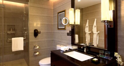 DoubleTree by Hilton Hotel Shenyang Room Type - TWIN 2 BEDS GUESTROOM