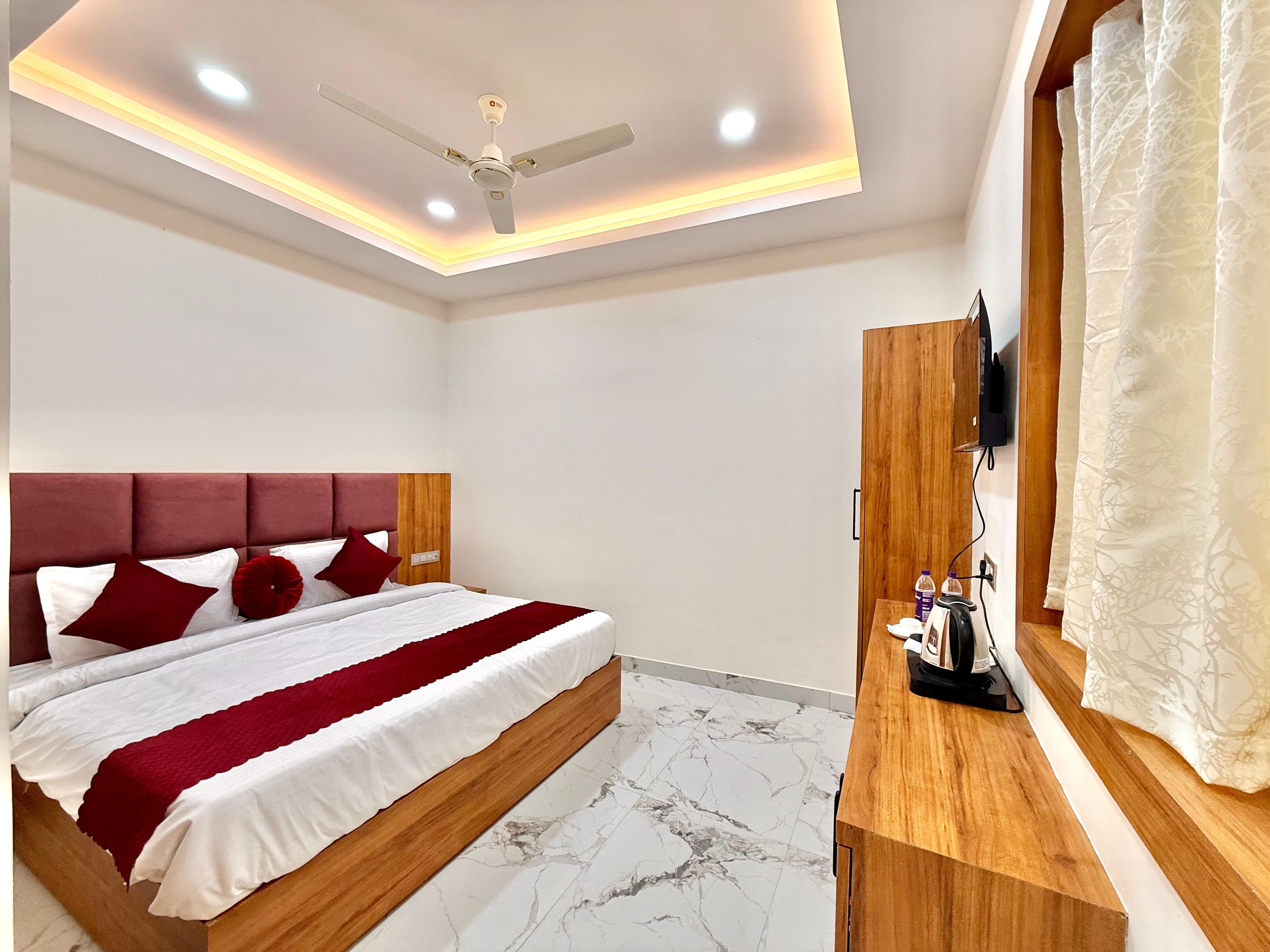 Hotel BETWA SAROWAR - Tap to explore photos
