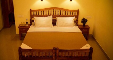 Green Court Cottage Room Type - King Room with Balcony (AC) Green Court Cottage Room Type - King Room with Balcony (AC)