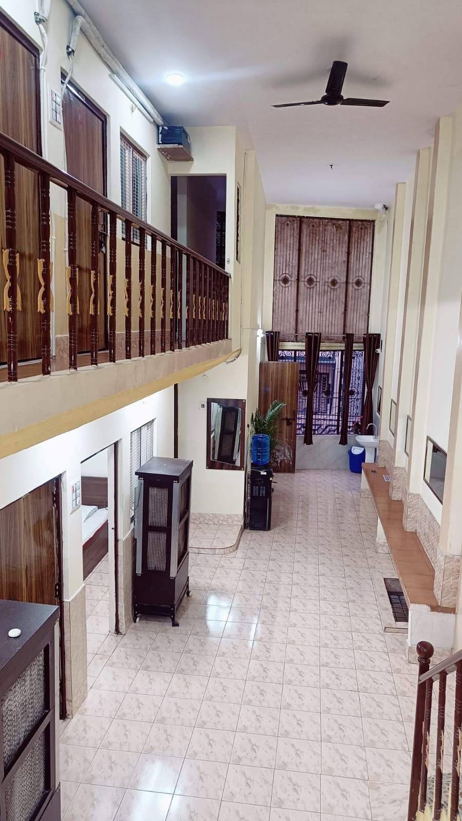 Shree Raj Guest House - Tap to explore photos