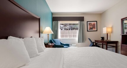 SureStay Plus Hotel by Best Western Topeka Northwest Room Type - Accessible - 1 King, Mobility Accessible, Communication Assistance, Bathtub, Non-Smoking, Full Break SureStay Plus Hotel by Best Western Topeka Northwest Room Type - Accessible - 1 King, Mobility Accessible, Communication Assistance, Bathtub, Non-Smoking, Full Break