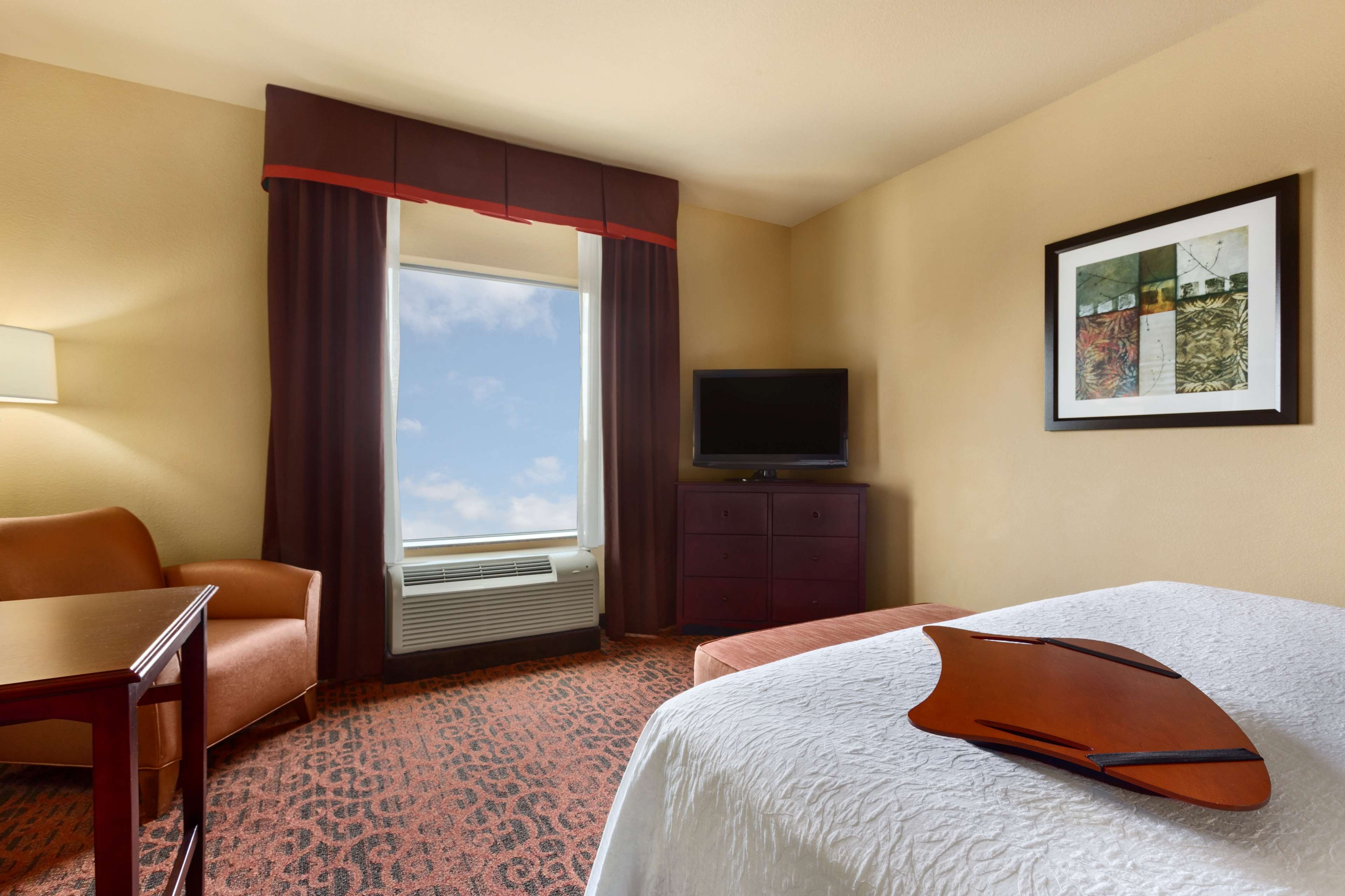 Hampton Inn and Suites Mission - Tap to explore photos