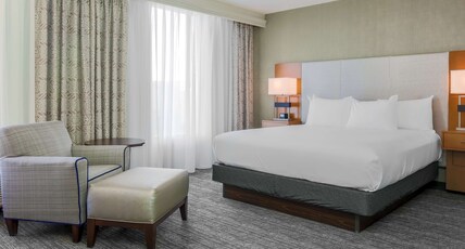 DoubleTree by Hilton Atlanta Airport Room Type - 1 KING LARGE CORNER ROOM