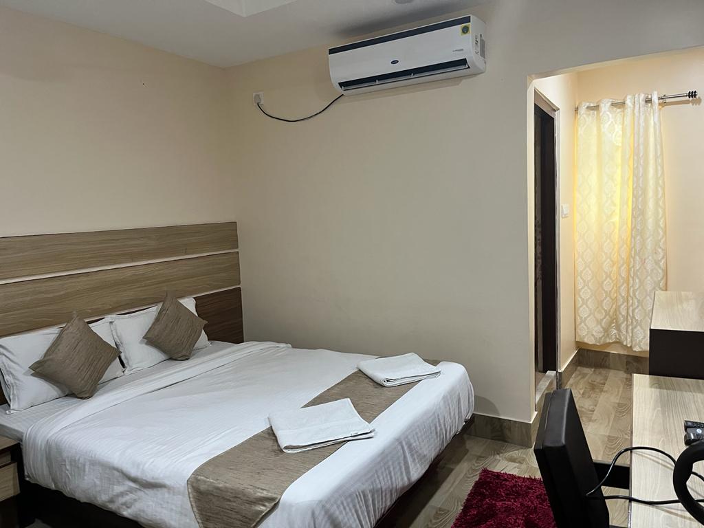 Hotel Magic Square(1 Km away from train station) - Tap to explore photos