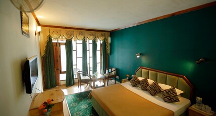 Hotel Glacier Resort Room Type - Deluxe Room