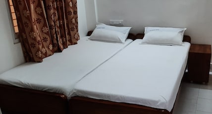 Hotel Sai Guest House Room Type - Deluxe AC Room Hotel Sai Guest House Room Type - Deluxe AC Room