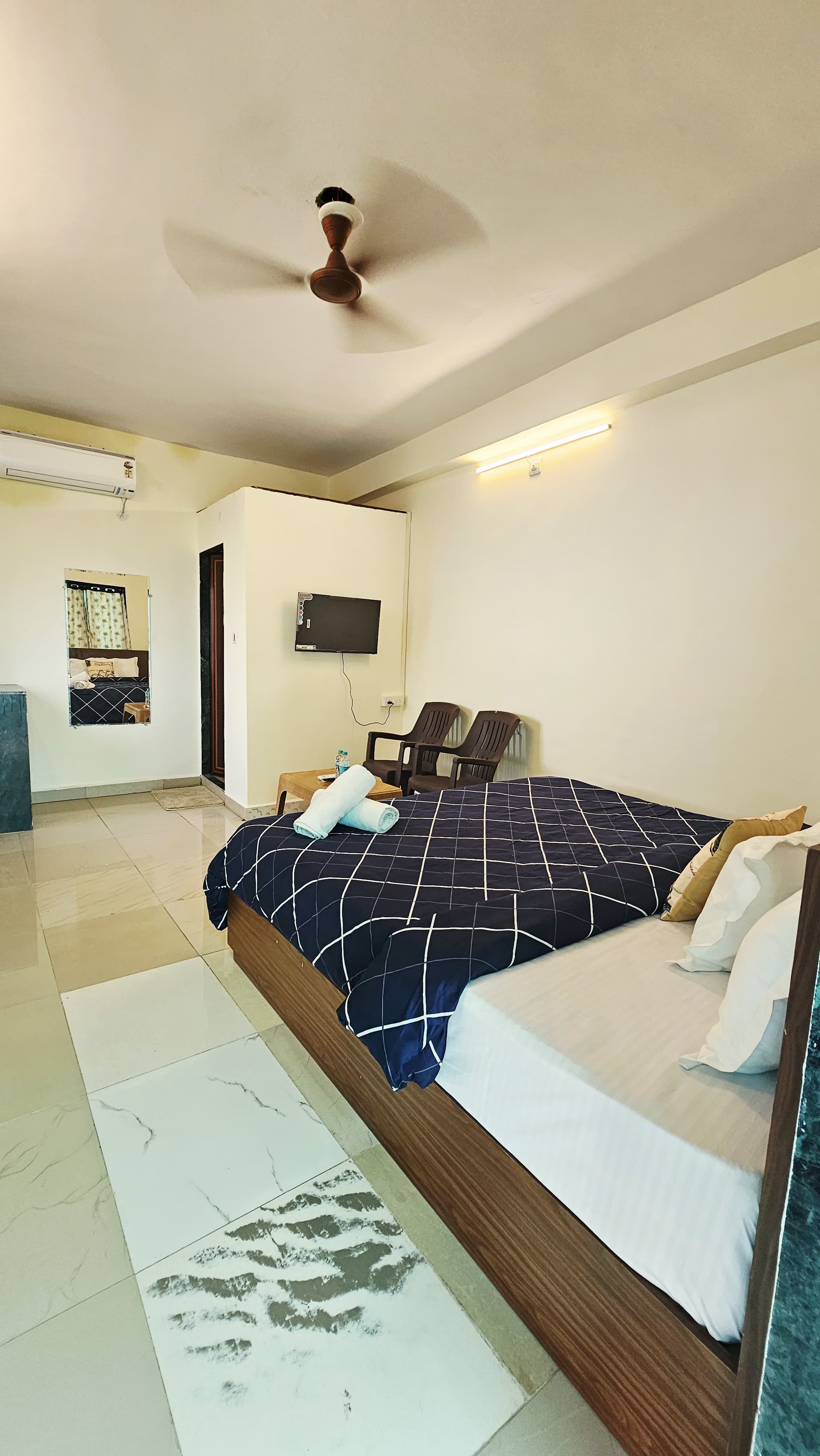 SEAFRONT HOMESTAY - Tap to explore photos