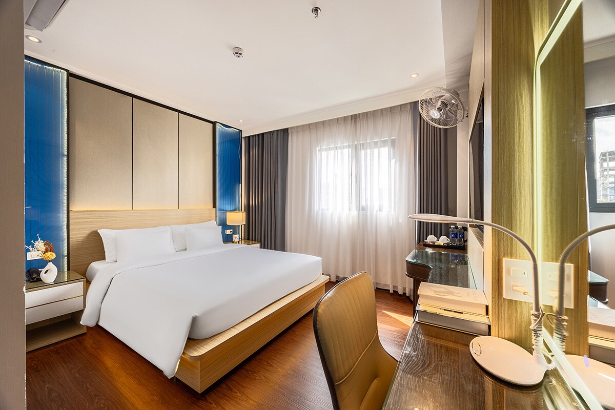 A25 Premium Hotel - 277 Le Thanh Ton - Tap to explore photos