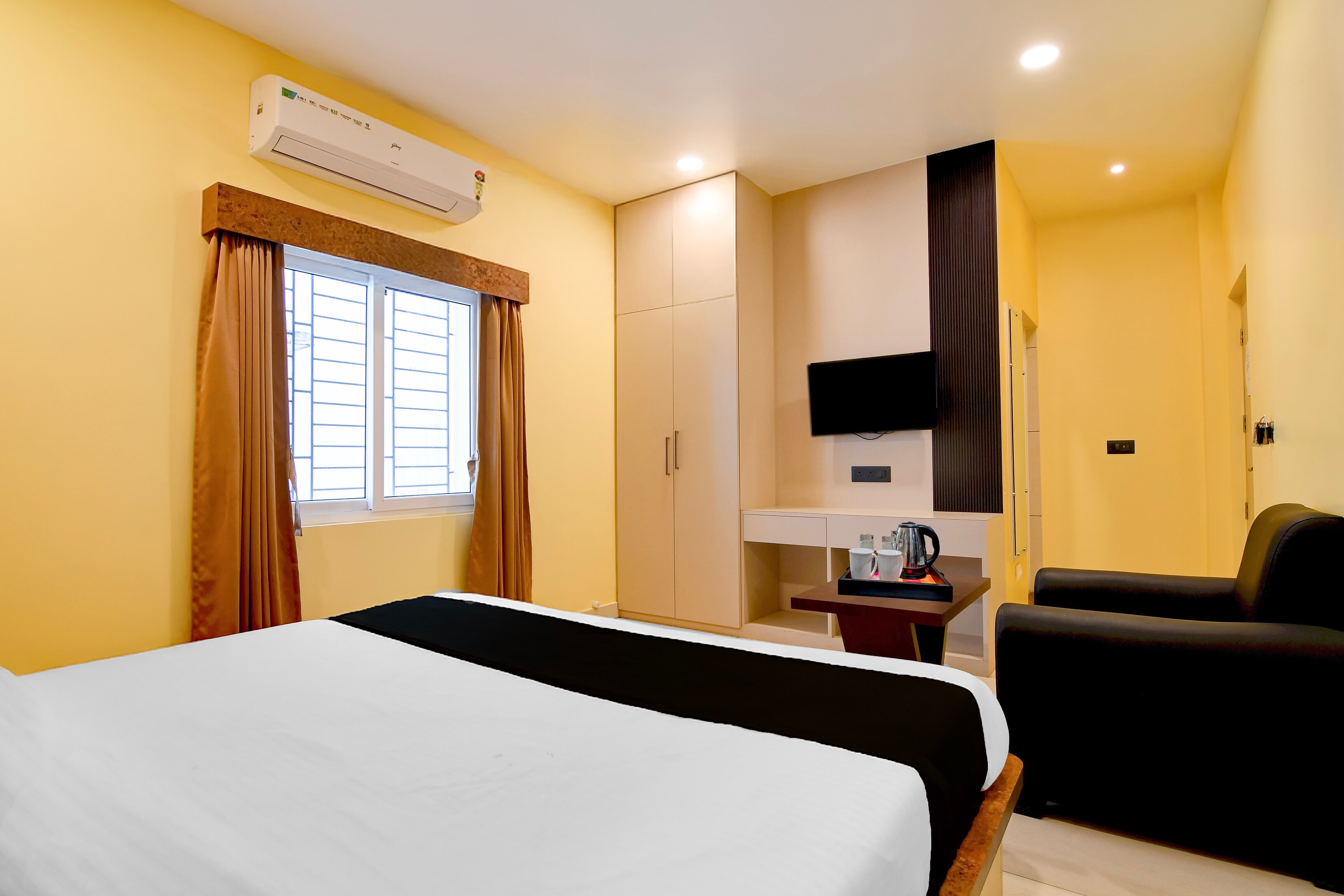 Super Townhouse Motijhil Park Formerly Gran Villa - Tap to explore photos