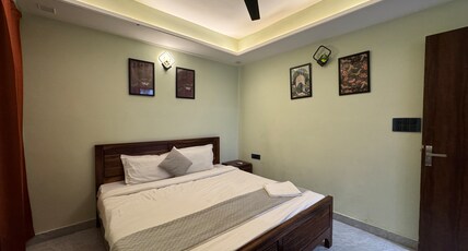 FamJam Stays Room Type - Deluxe Balcony Room
