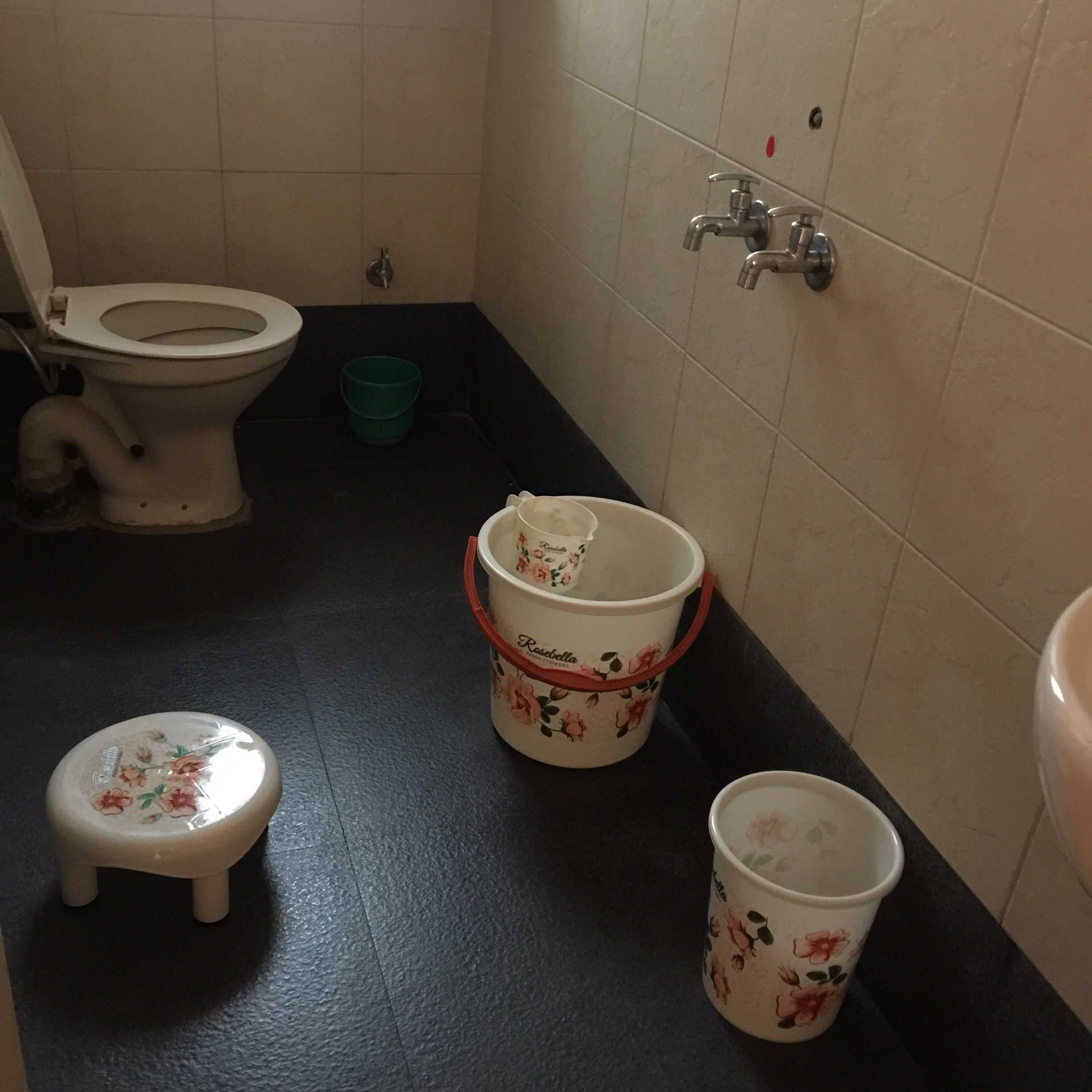 MOHINIRAJ GUEST HOUSE - Tap to explore photos