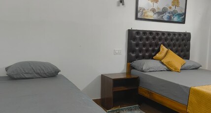The Crown Palace Hotels Room Type - Standard Room + Extra Bed (Non A/C)