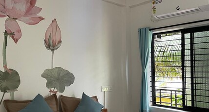 12 Monks Backpacker Resort Room Type - Suite with Pool View (Non-AC)
