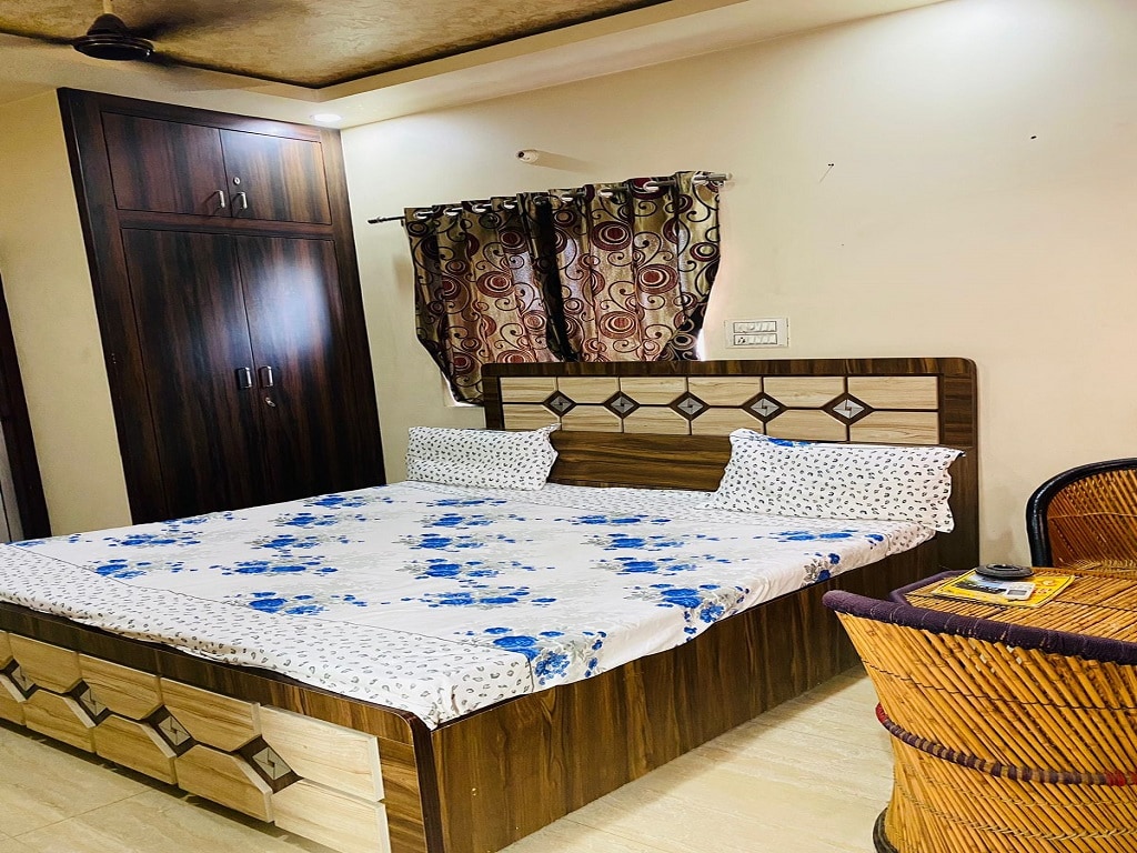 hotel 999 - Tap to explore photos